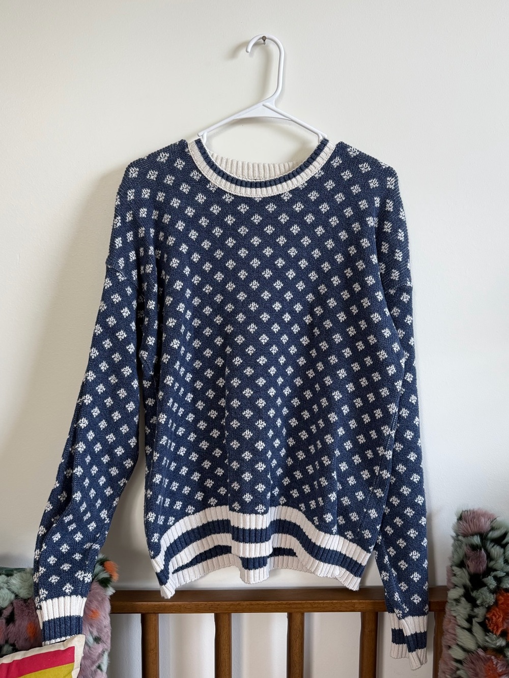 VINTAGE JANTZEN NAVY + WHITE PATTERN KNIT SWEATER
